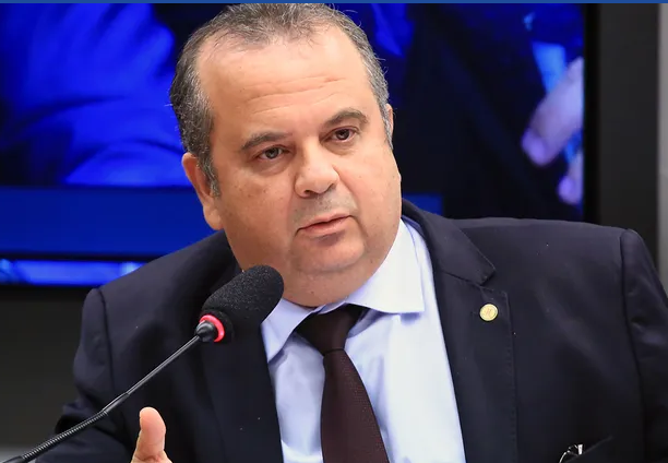 Pesquisa aponta vantagem de Rogério Marinho e empate entre Álvaro Dias e Allyson Bezerra