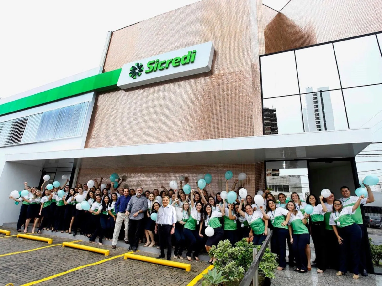 Sicredi consolida liderança na liberação de recursos do BNDES