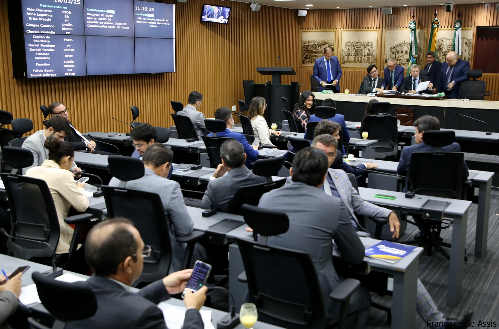 Câmara aprova divulgação de canais de denúncia contra violência à mulher em eventos