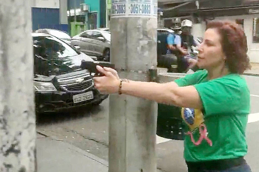 STF tem três votos para condenar Carla Zambelli a cinco anos de prisão por porte ilegal de arma