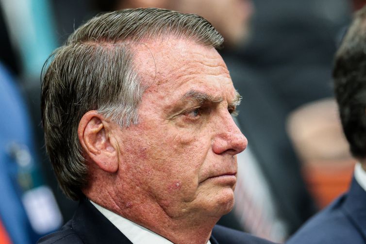Investigação aponta risco de fuga e Bolsonaro terá que usar tornozeleira eletrônica