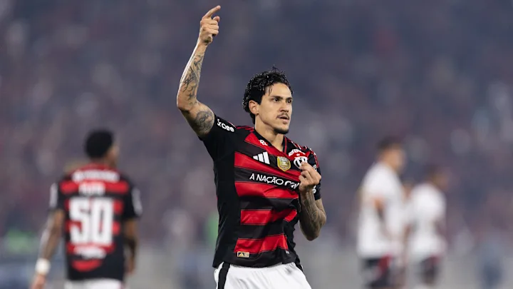 Flamengo atropela o Vitória e registra a maior goleada da era dos pontos corridos