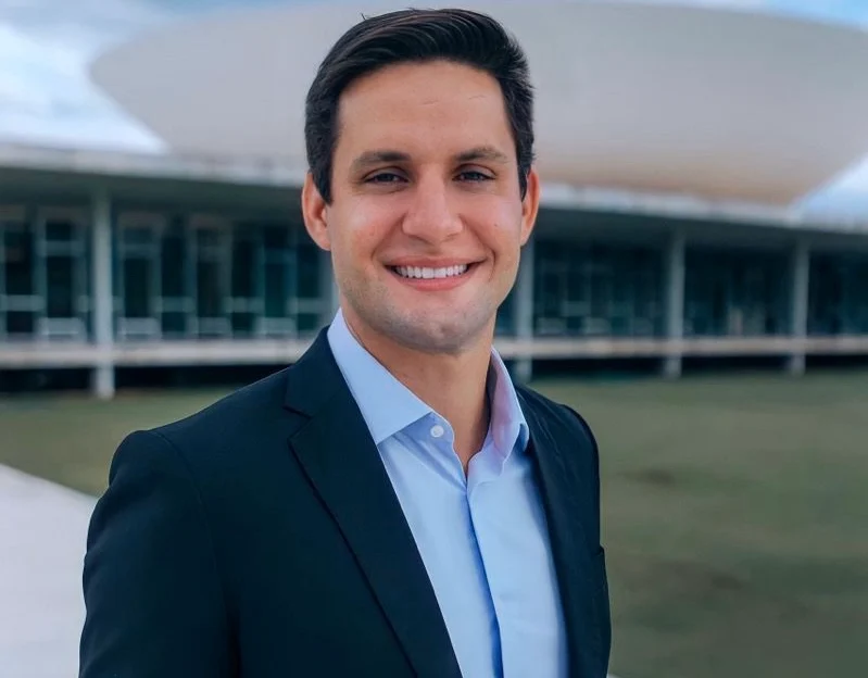 Ex-deputado Rafael Motta sofre acidente de kitesurf em Natal