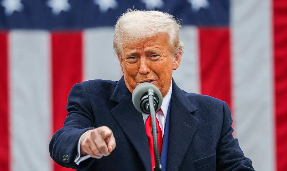 Trump ameaça Chicago com força ‘apocalíptica’; governador reage e chama presidente de ‘aspirante a ditador’