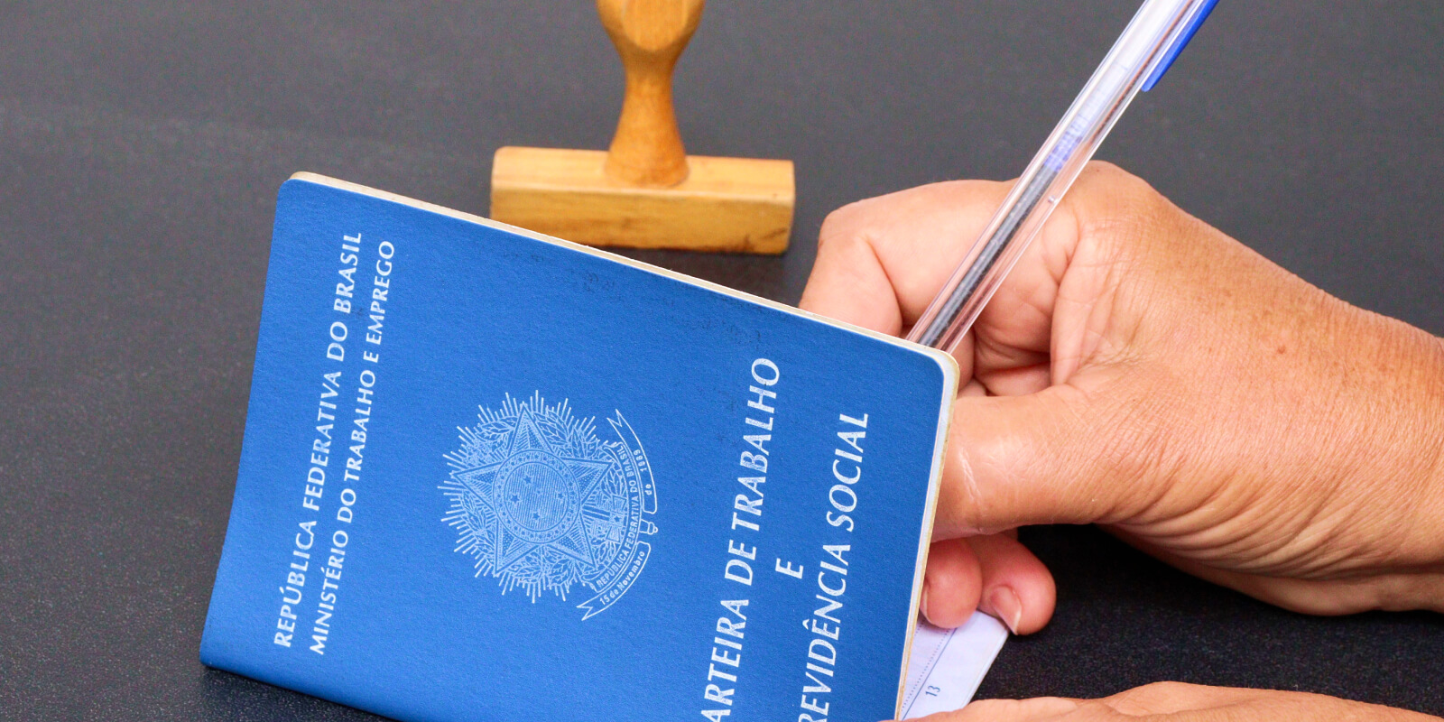 Brasil registra taxa de desemprego de 5,6% em julho, menor nível da série histórica do IBGE