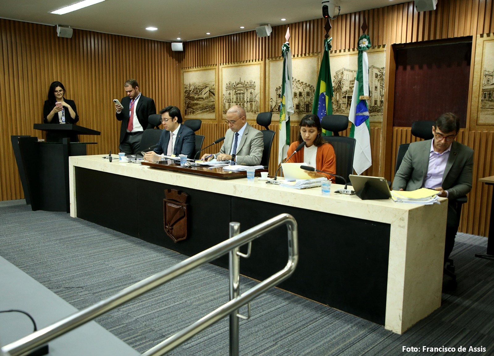 Comissão aprova projetos para educação, energia solar e proteção de crianças