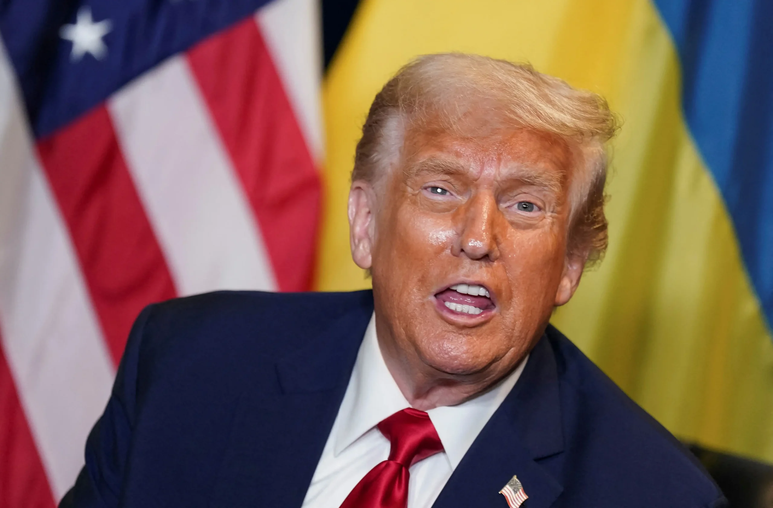 Trump anuncia ofensiva militar contra cartéis de drogas, mas evita mencionar a Venezuela