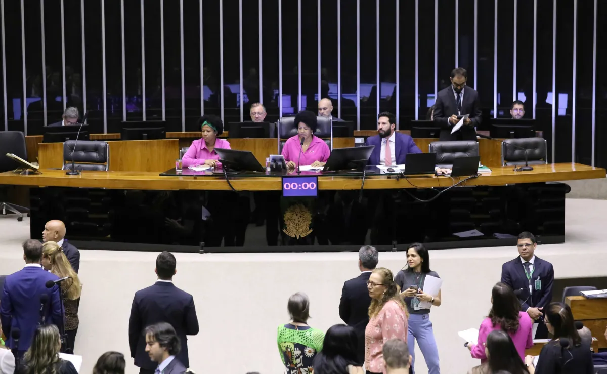 Câmara aprova criação de “licença menstrual” de dois dias; proposta vai ao Senado