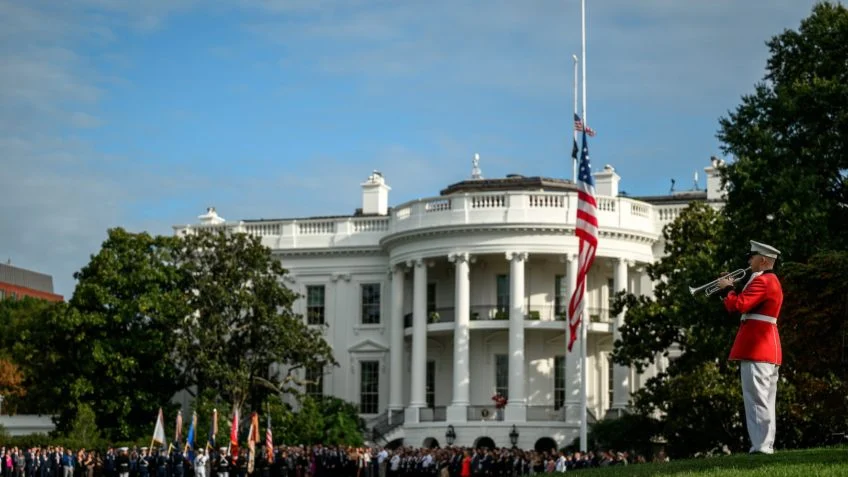 EUA formalizam desligamento de 154 mil servidores federais em ação histórica