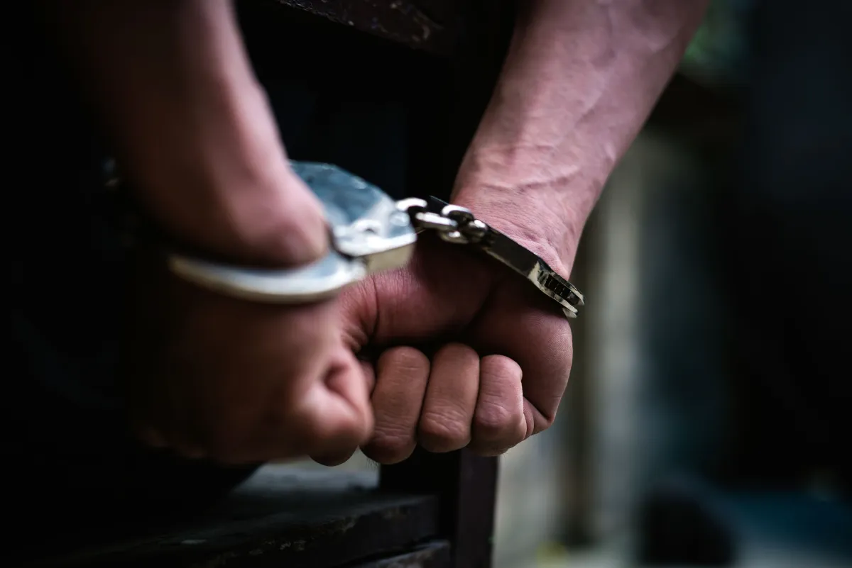 Policial é afastado após manter relações sexuais com cinco detentos dentro de cela no Amazonas