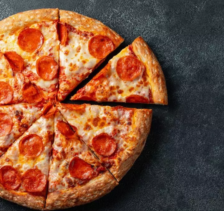 Polícia investiga morte de mulher após consumo de pizza em São José dos Campos