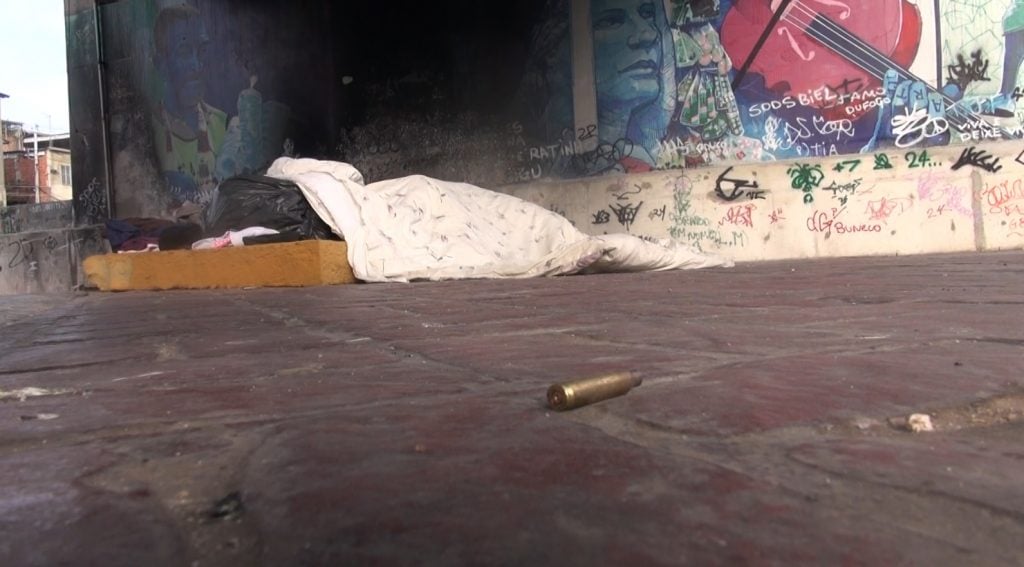 Ataque a tiros deixa dois moradores de rua mortos em estação de metrô no Rio