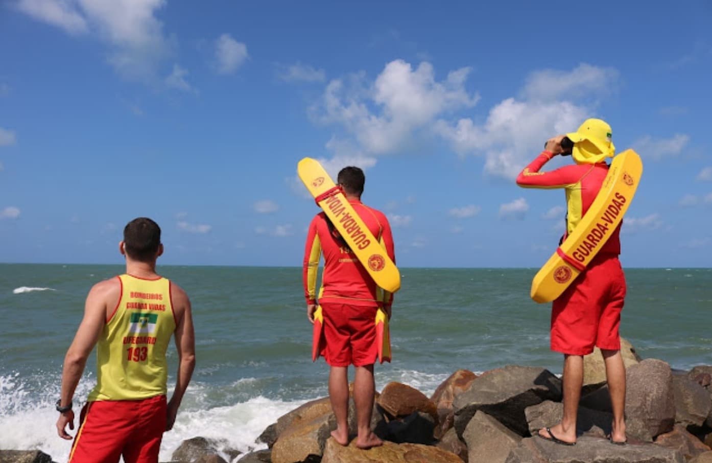 Militar desaparece após ser levado pela correnteza na Praia do Forte, em Natal