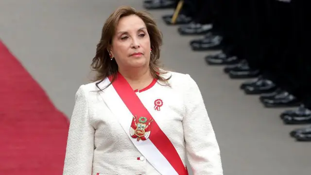 Congresso do Peru destitui Dina Boluarte; José Jerí assume presidência interina