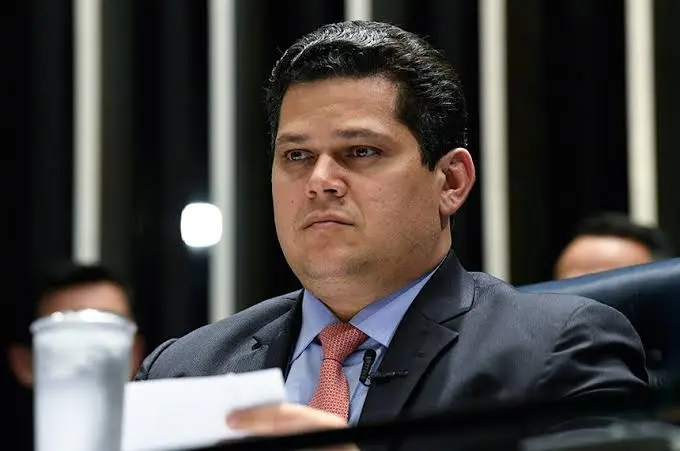 Alcolumbre adia sessão do Congresso que votaria vetos de Lula à Lei de Licenciamento Ambiental