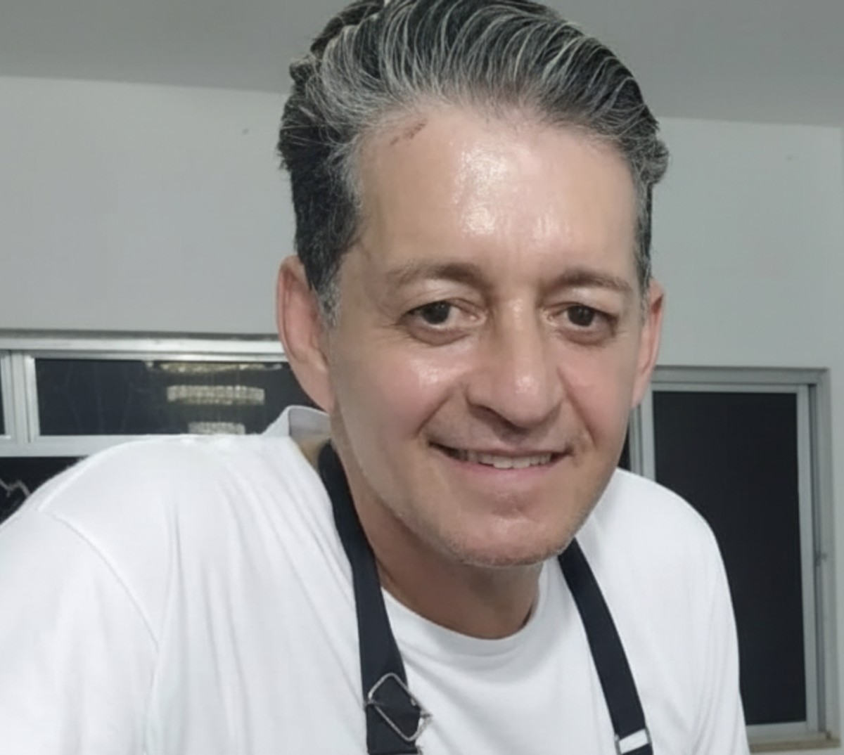 Cabeleireiro é encontrado morto em apartamento no Centro de Juiz de Fora