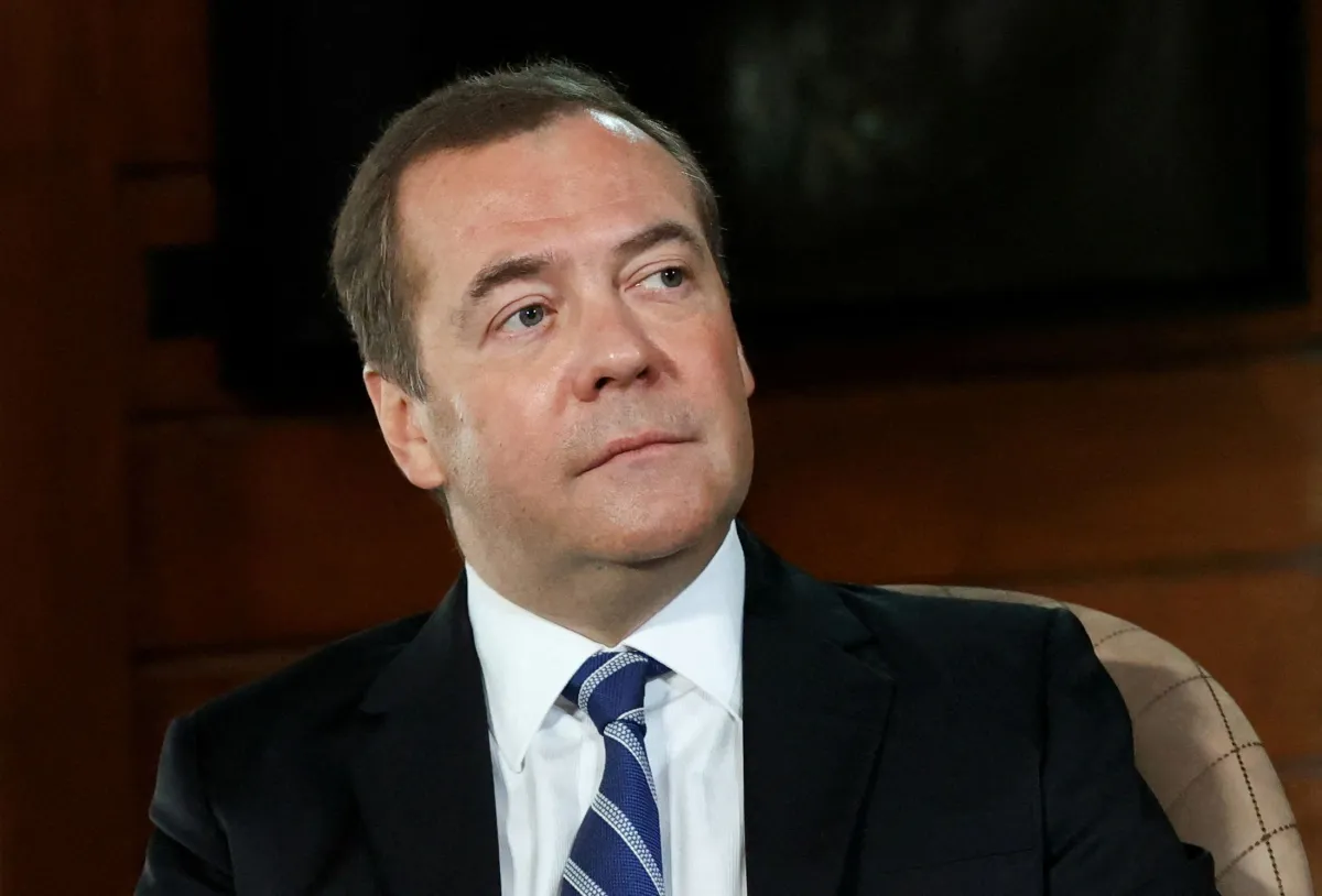 Medvedev afirma que sanções dos EUA equivalem a “ato de guerra” contra a Rússia