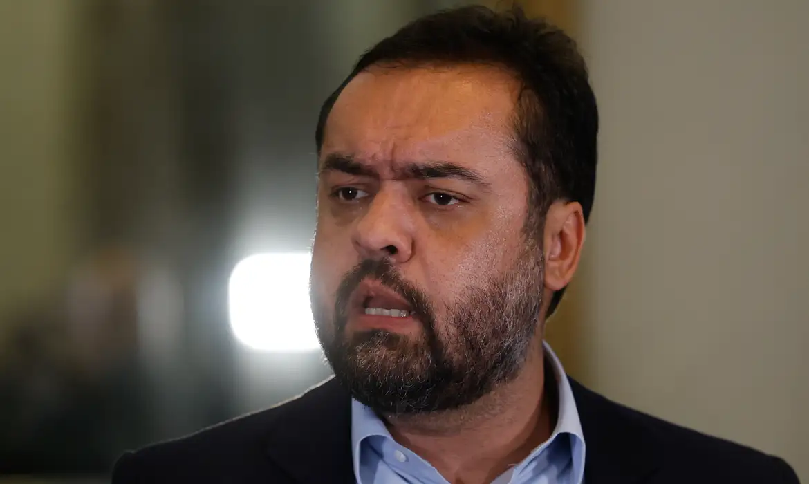 TSE inicia julgamento que pode cassar mandato de Cláudio Castro nesta terça-feira