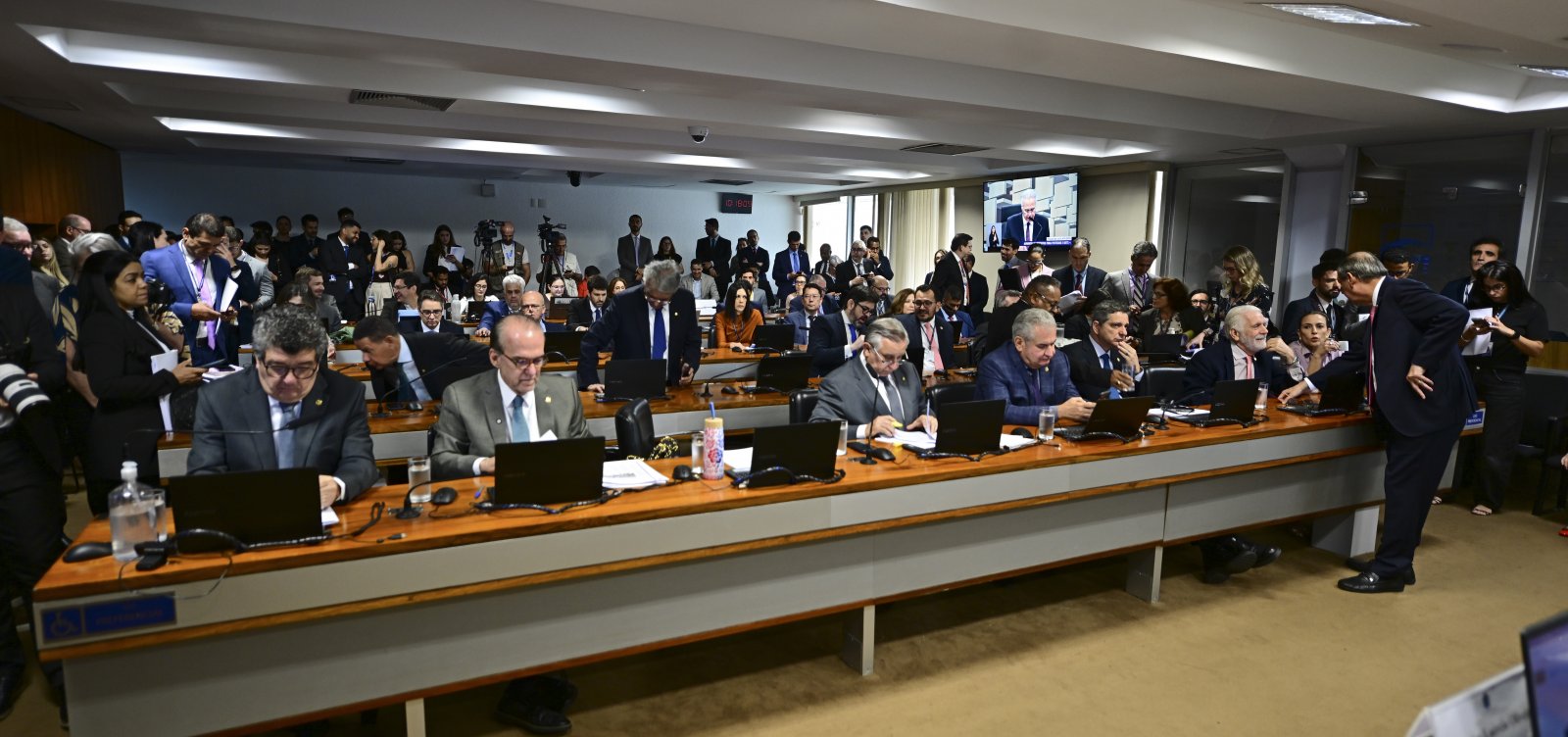 Senado adia votação de projeto que amplia isenção do Imposto de Renda para até R$ 5 mil