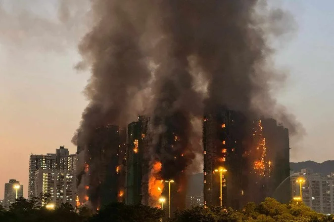 Incêndio em complexo residencial deixa quatro mortos em Hong Kong