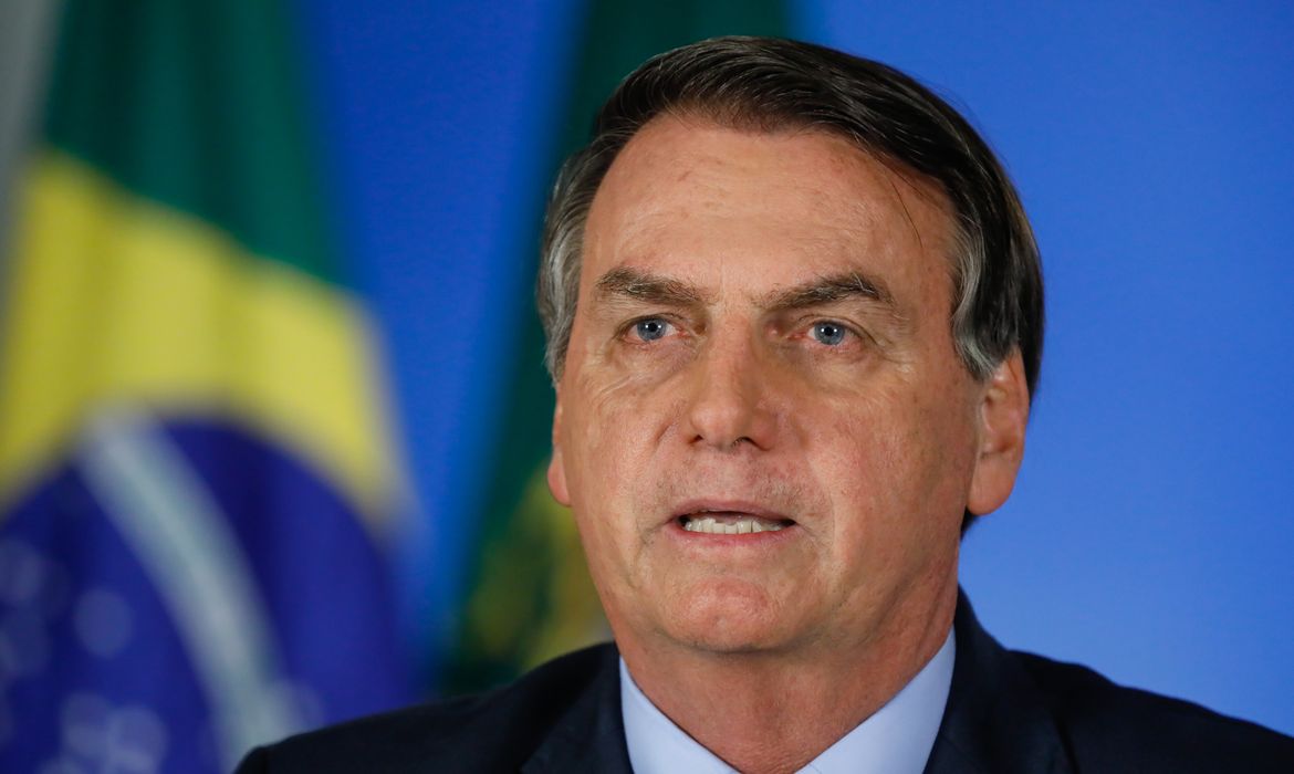 Carlos relata piora no estado de saúde de Jair Bolsonaro durante a madrugada