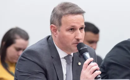 Novo relatório de Derrite exclui auxílio a dependentes de presos e endurece penas contra facções