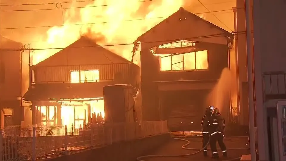 Incêndio destrói mais de 170 prédios e deixa um morto no sul do Japão