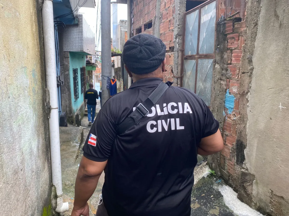 Policial é preso na Bahia acusado de violentar garotas de programa