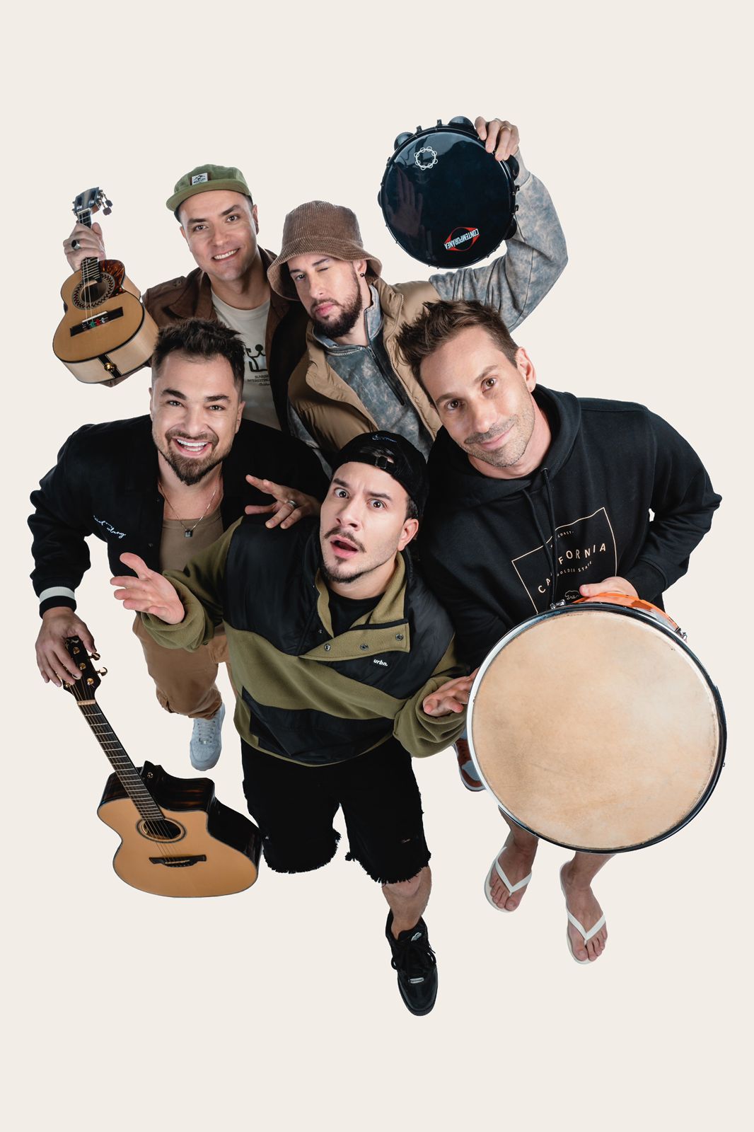 Pé no Samba agita o sábado (8) com show gratuito de Jeito Moleque na Prainha Via Costeira