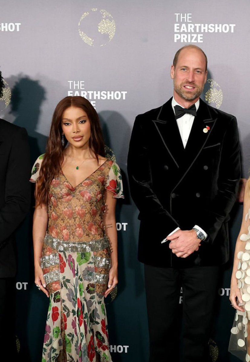 Anitta rouba a cena com príncipe William em evento no Rio