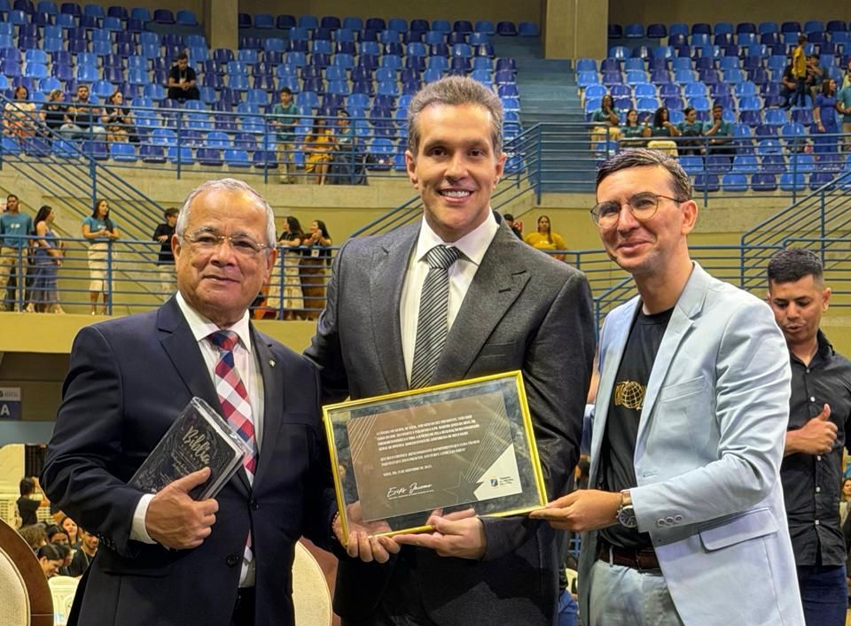 Congresso de Jovens da IEADERN reúne milhares de pessoas no Nélio Dias e recebe homenagem do presidente da Câmara, Eriko Jácome