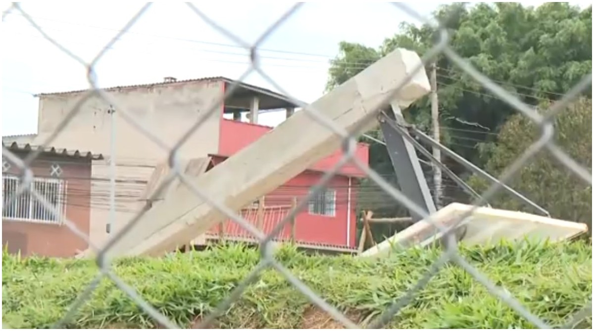 Adolescente morre após queda de estrutura de basquete em quadra da zona leste de SP