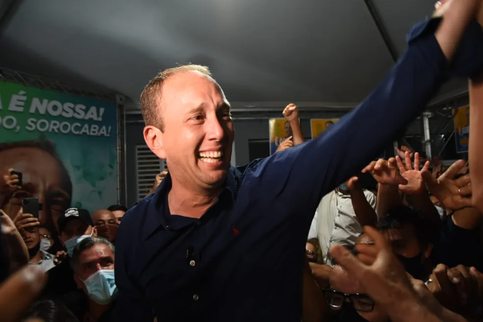 PF encontra registros de propina em celular de cunhado de prefeito afastado de Sorocaba