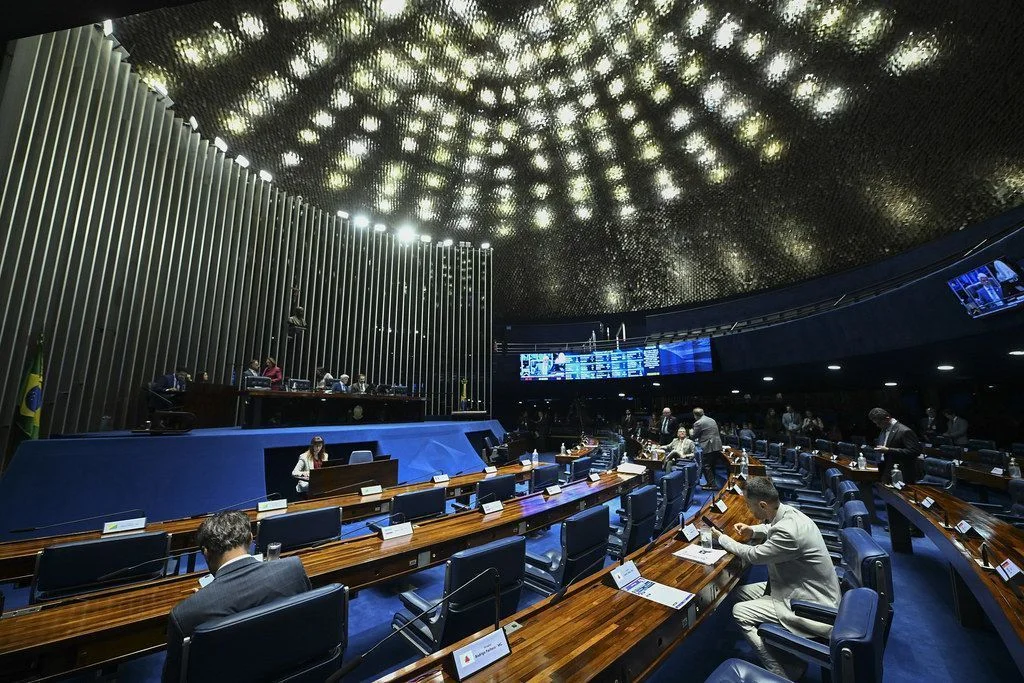 Senado leva adiante votação de proposta com alto impacto fiscal em meio a atrito político