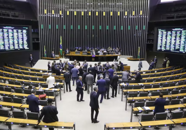 PF cumpre mandados contra grupo suspeito de ataques cibernéticos a deputados