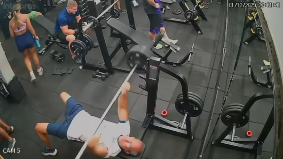 Homem morre após ser atingido por barra de supino em academia de Olinda, Grande Recife