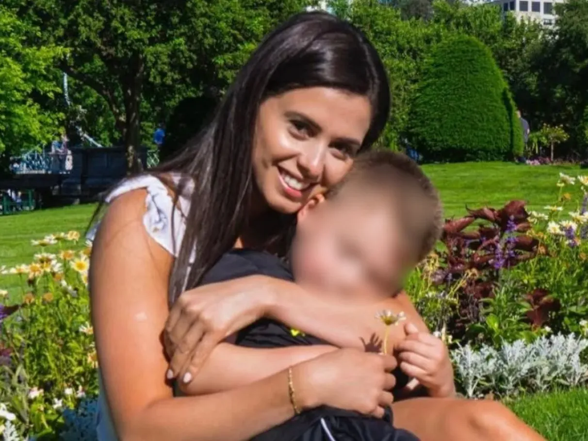 Brasileira detida nos EUA permanece separada do filho enquanto aguarda deportação