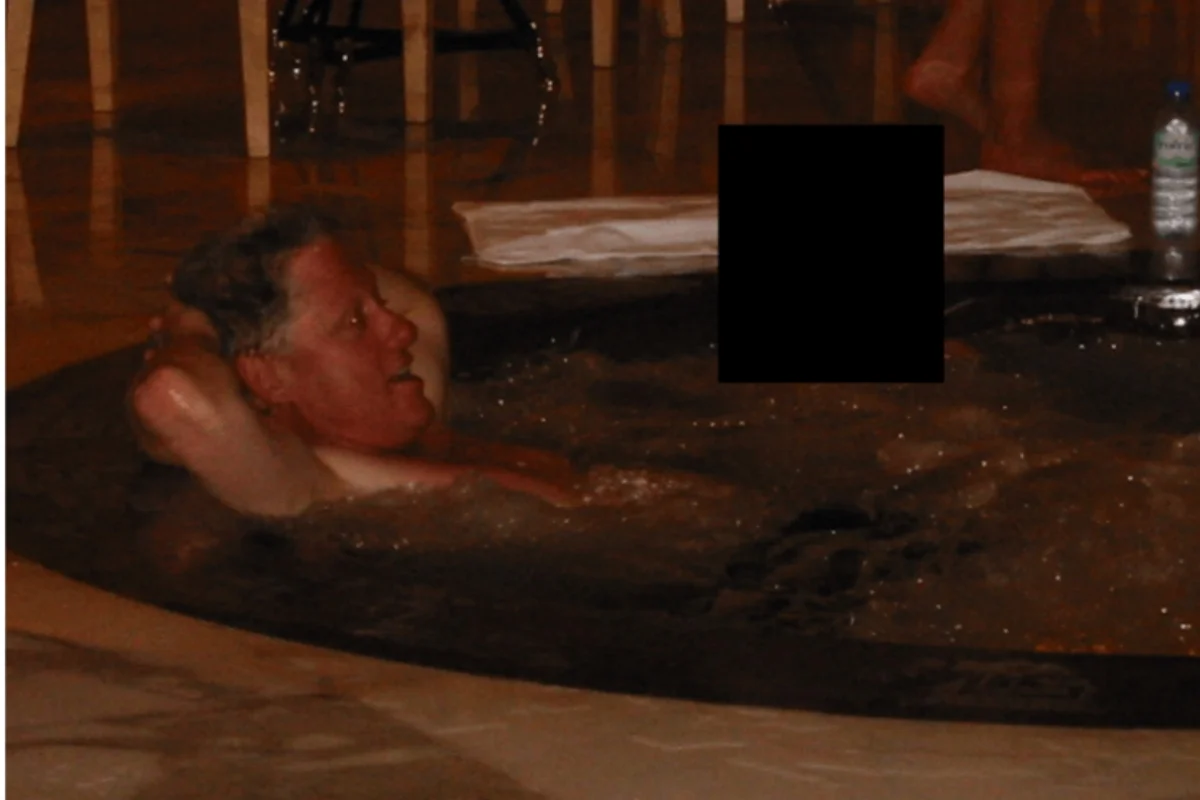 Clinton cobra Trump por divulgação total de documentos do caso Epstein