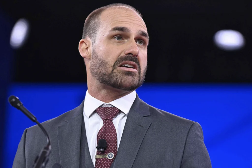 Câmara notifica Eduardo Bolsonaro por faltas e abre prazo de defesa