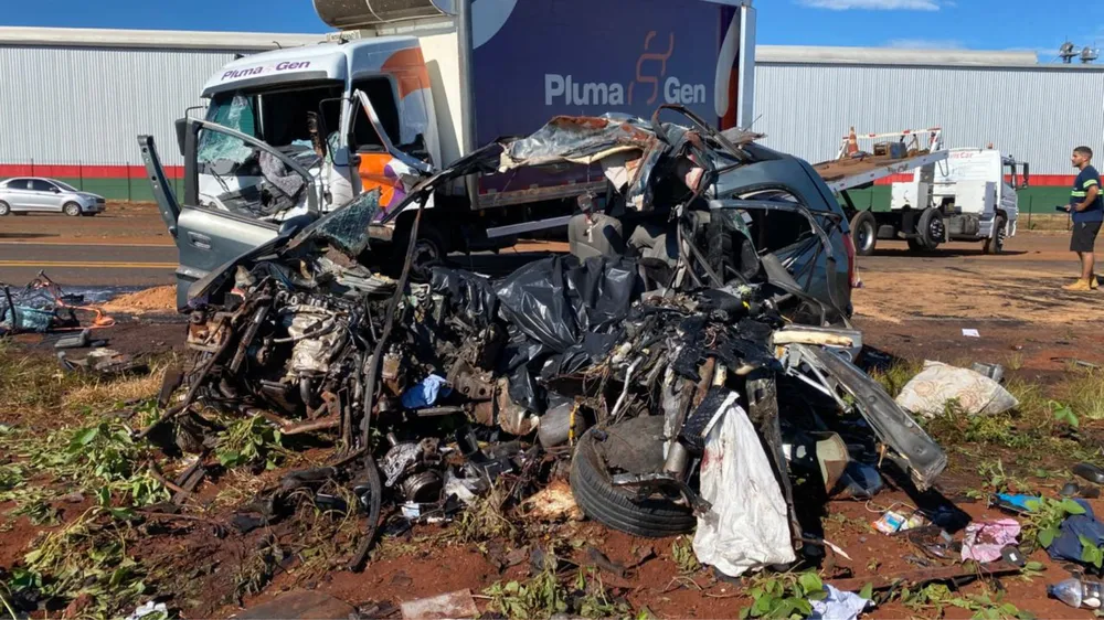 Acidente na PR-170 mata seis pessoas da mesma família no norte do Paraná