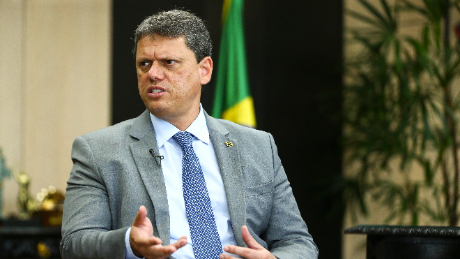 Tarcísio anuncia ação judicial contra Enel após apagão prolongado em São Paulo