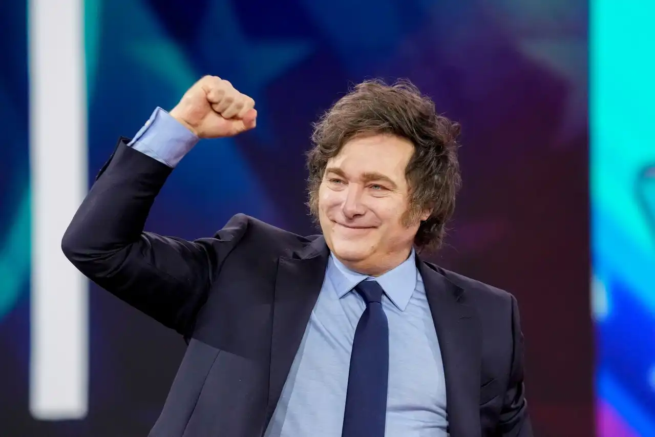 Ajuste fiscal de Milei melhora imagem externa da Argentina, apesar de desafios internos