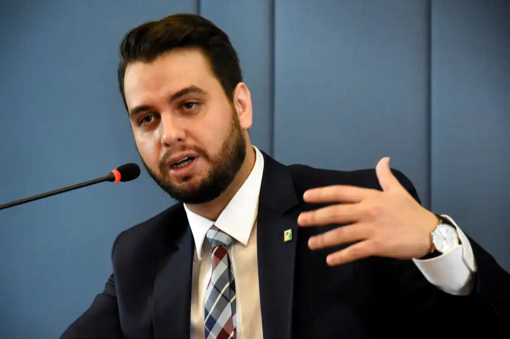 Ex-assessor de Jair Bolsonaro é preso no Paraná após decisão do STF