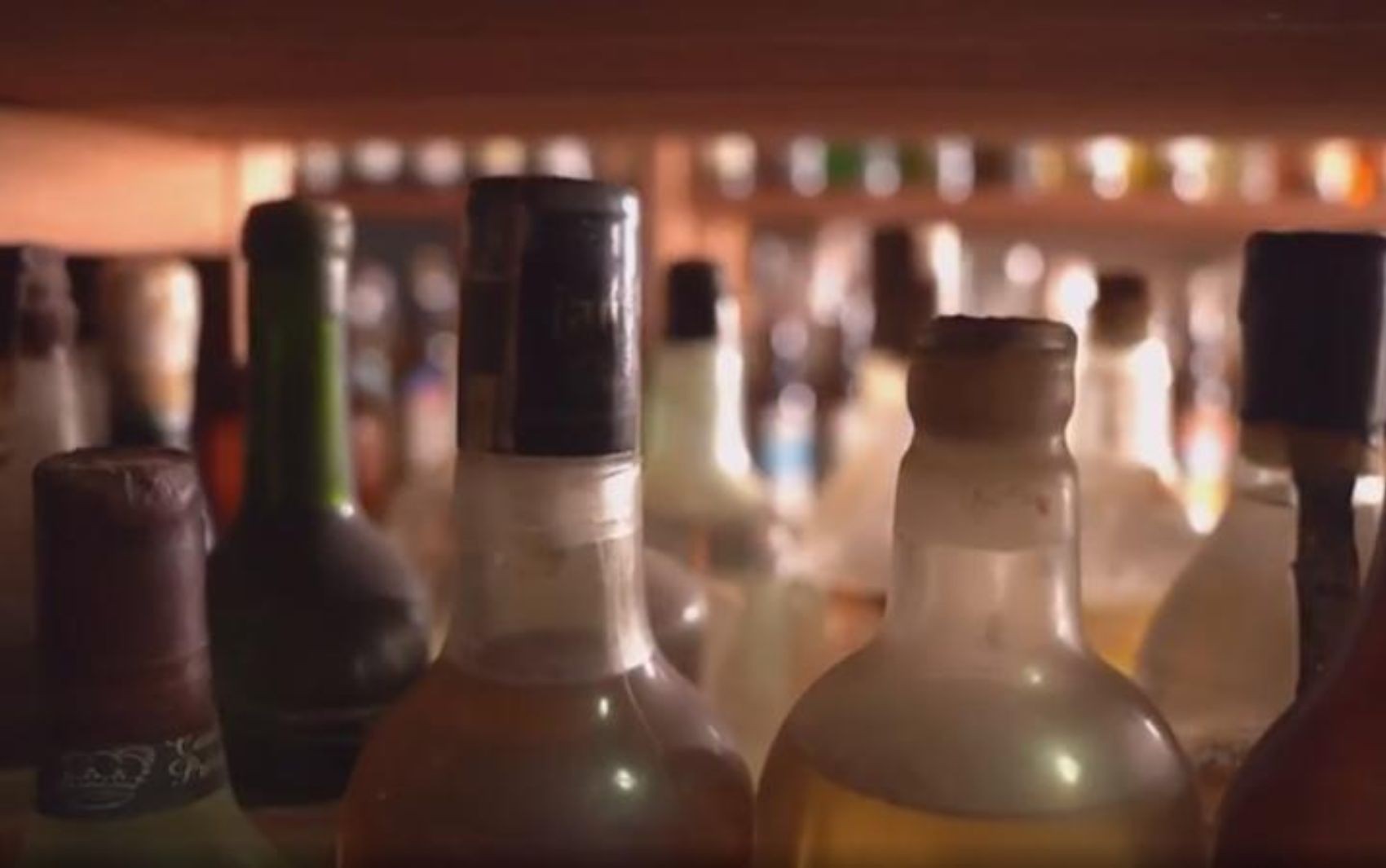 Investigação aponta esquema de bebidas adulteradas com metanol ligado a mortes na Grande São Paulo