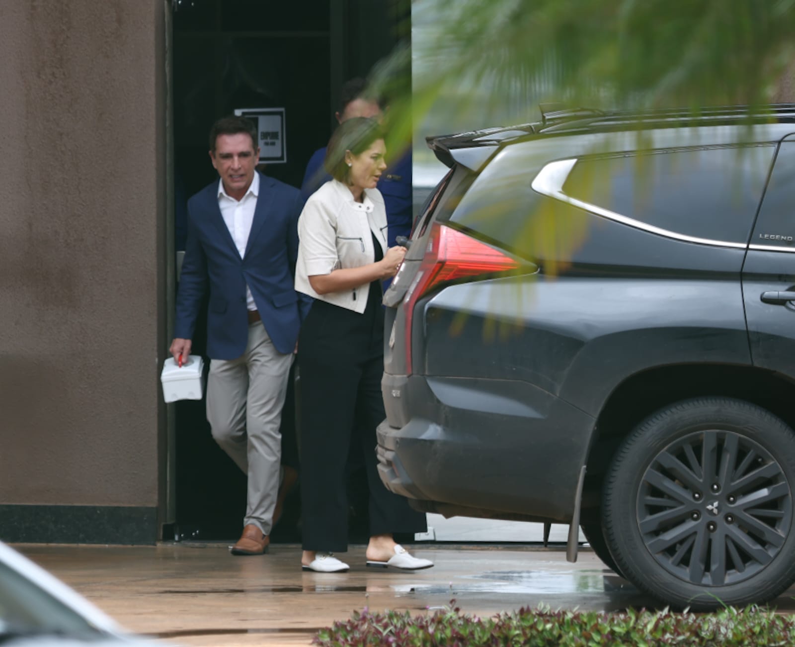 Michelle afirma que Bolsonaro caiu em cela após crise durante a madrugada