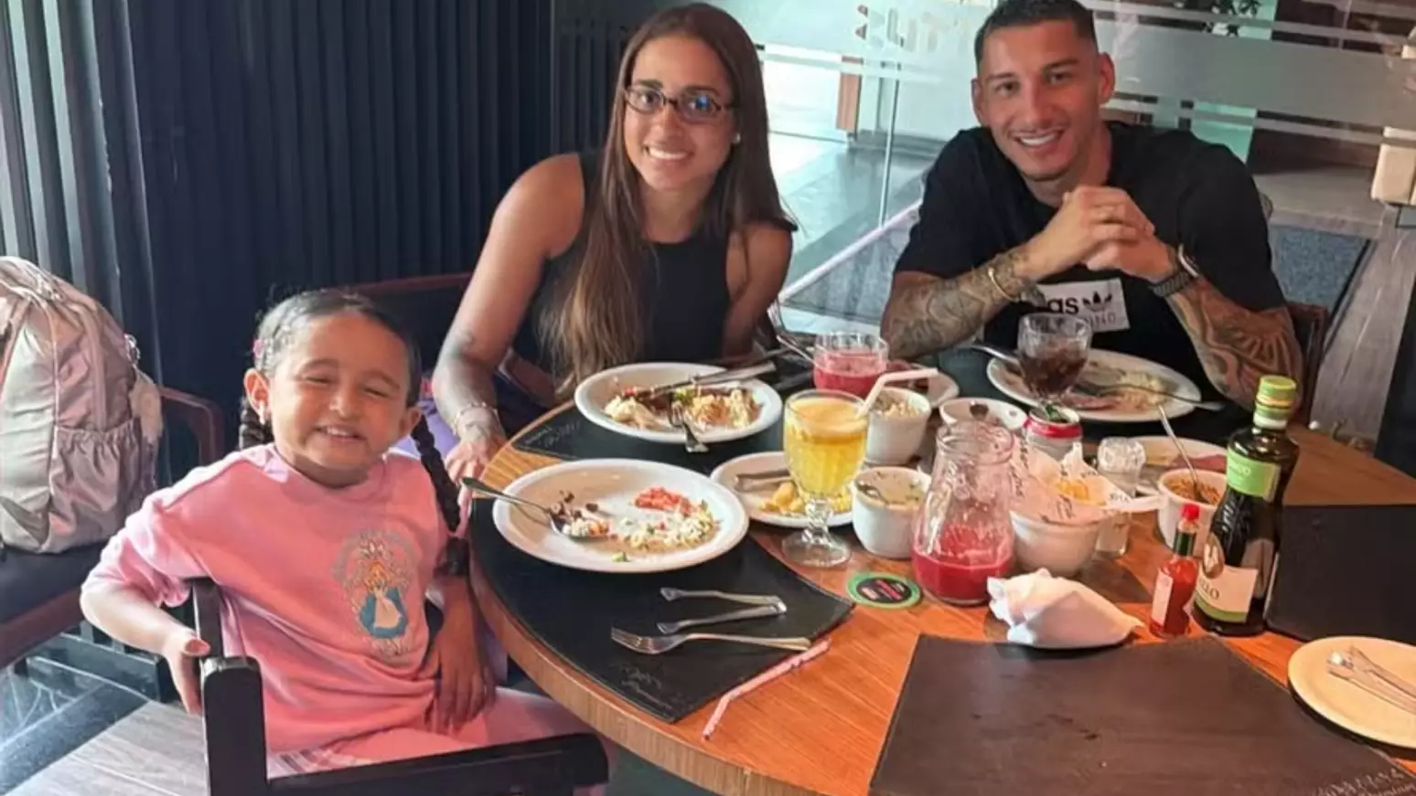 Jogador assume relação com MC Loma e se declara à cantora e à filha