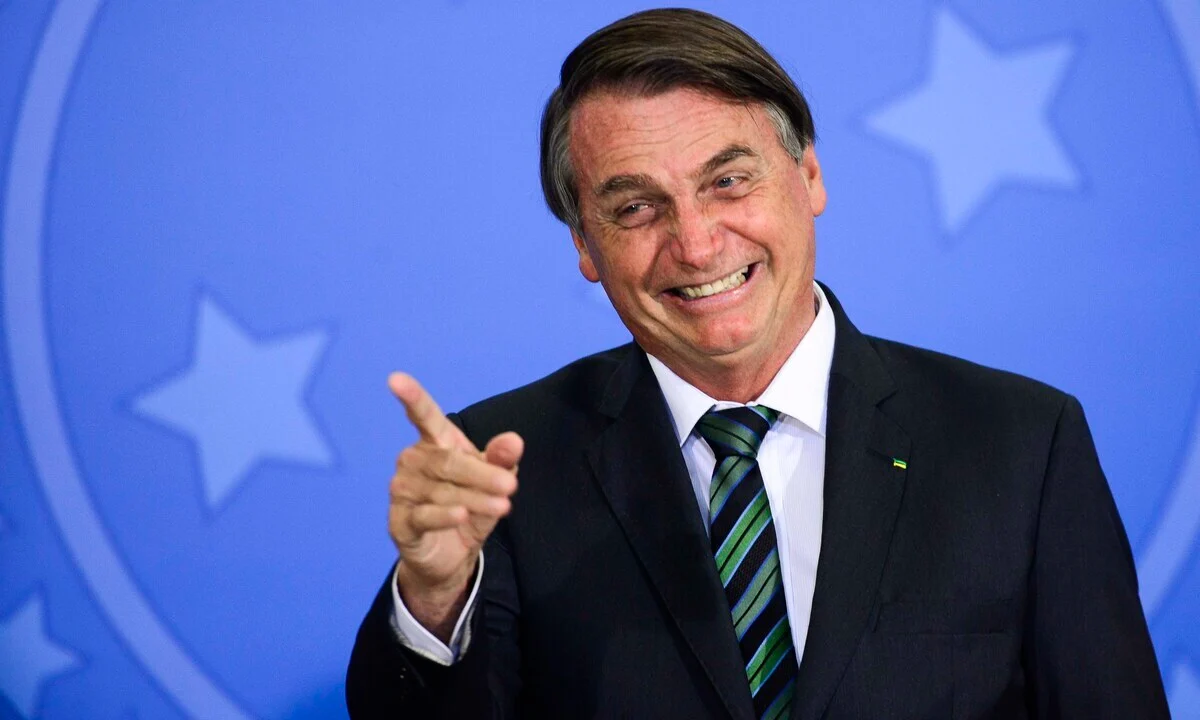 Laudo da PF aponta que Bolsonaro precisa de cuidados, mas pode permanecer na Papudinha