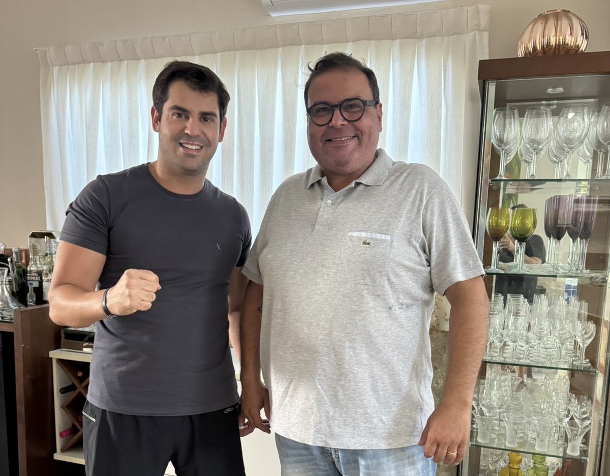 Robson Carvalho amplia base política e recebe adesão de Giann Oliveira