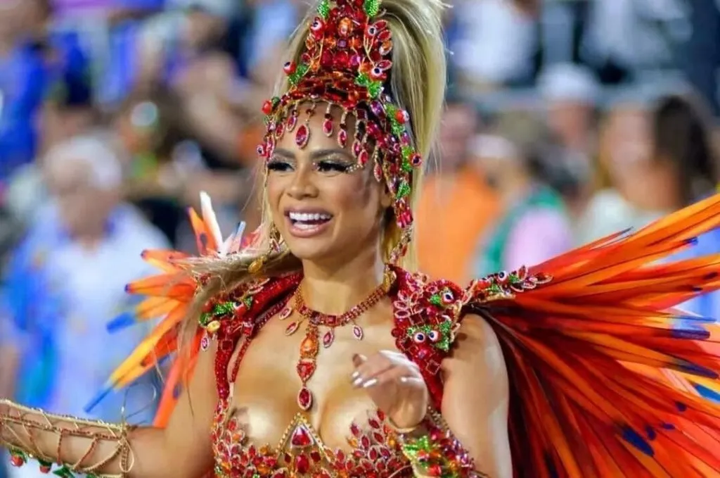 Lexa retoma agenda de Carnaval após período de luto