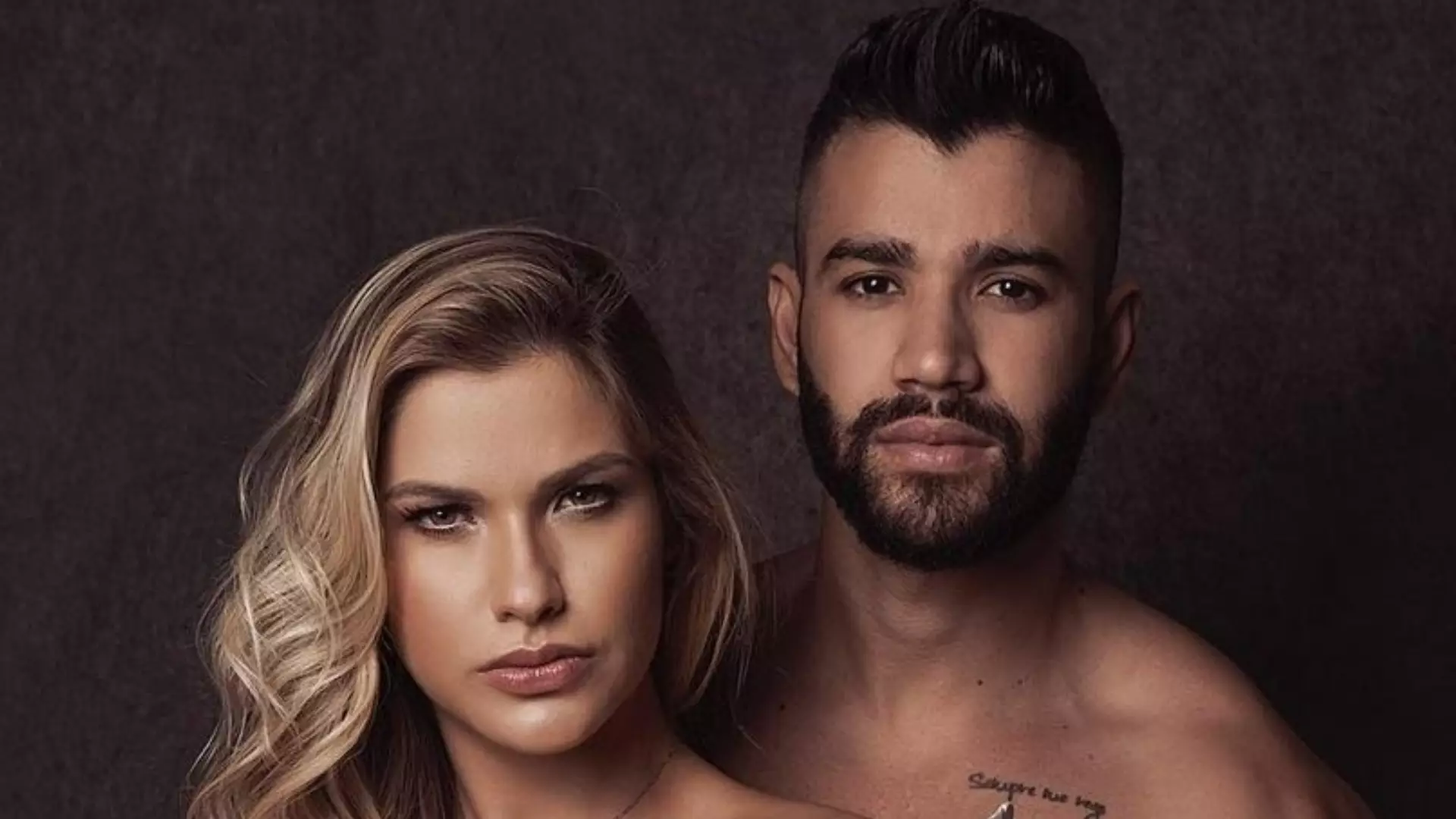 Gusttavo Lima chama atenção ao surgir sem aliança e comenta situação durante show